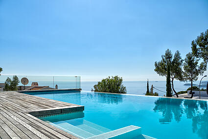 4. Pool in a villa for sale in Costa den Blanes 